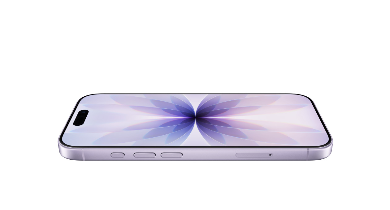 Ceramic Shield плавно прилепва към iPhone 17