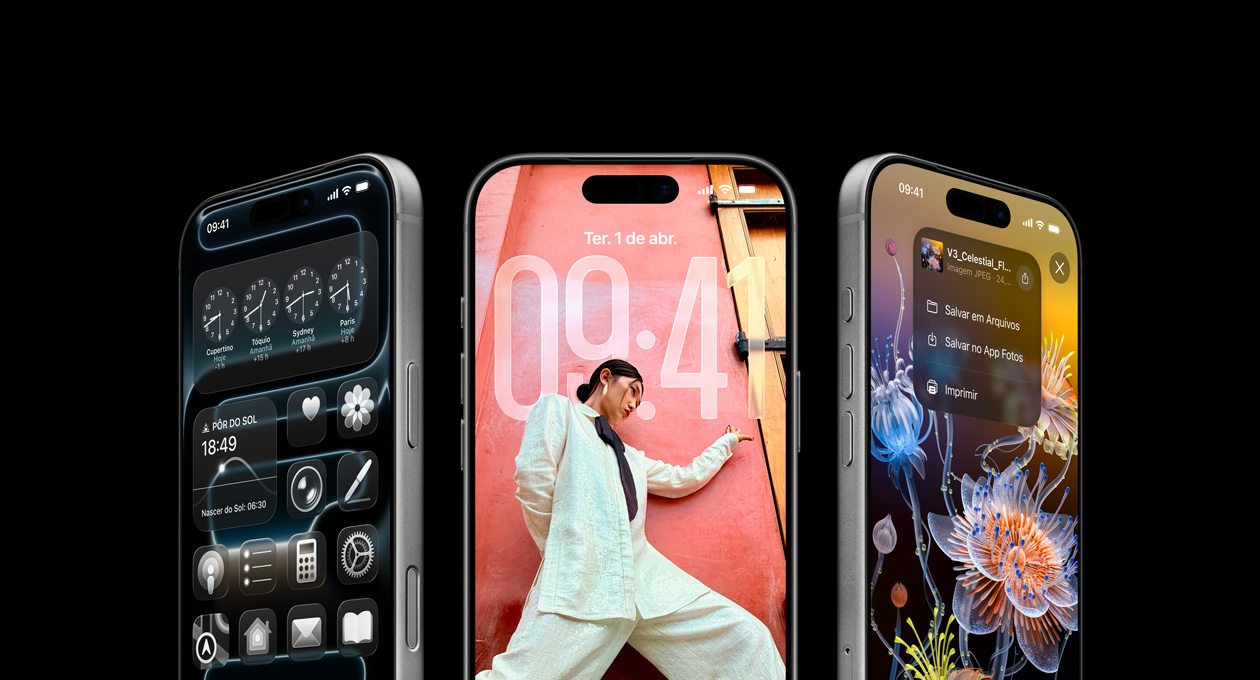 Parte da frente de três modelos de iPhone 17 Pro lado a lado, demonstrando o app Relógio Internacional, a Tela Bloqueada do iOS 26 e opções para salvar no app Notas.