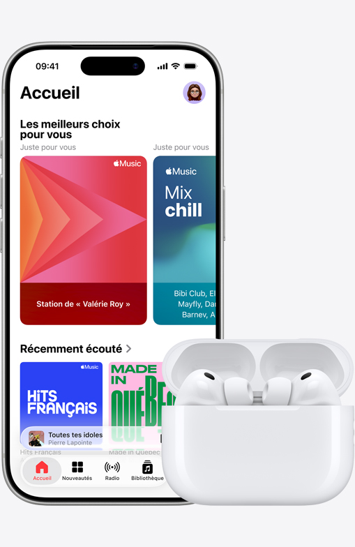 iPhone 16 jouant de la musique à côté d’AirPods
