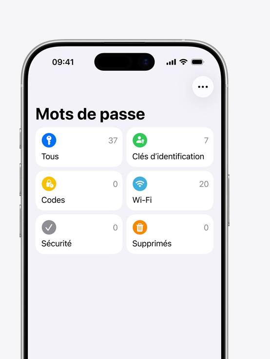 iPhone montrant l’app Mots de passe, liste des apps, Doordash, Atlas Obscura, Koba, Quickbooks, LinkedIn et Etsy, avec l’adresse courriel de la personne enregistrée