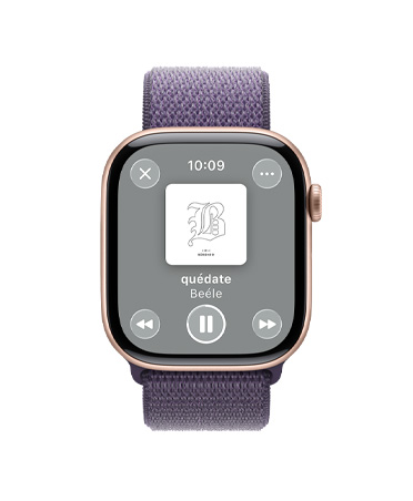 Apple Watch Series 11, color oro rosa, caja de aluminio, Apple Music, sugerencias de música y podcasts, parte lateral derecha, Digital Crown, correa loop deportiva morado niebla