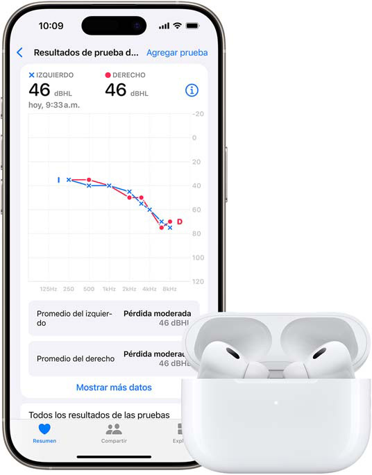 Un iPhone muestra los resultados de Prueba de Audición en la app Salud junto a unos AirPods Pro 2.