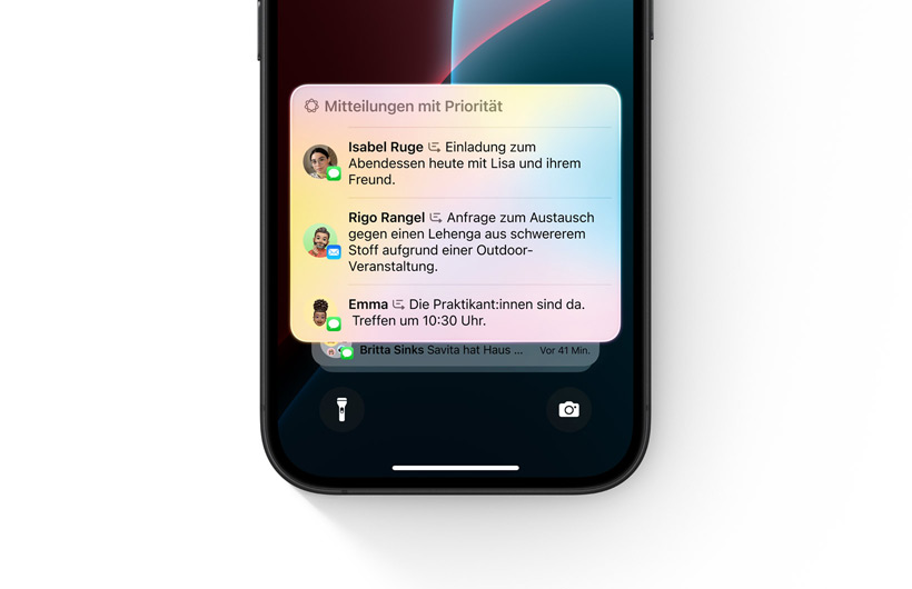 Eine Liste mit Mitteilungen auf einem iPhone zeigt das Wichtigste oben im Stapel