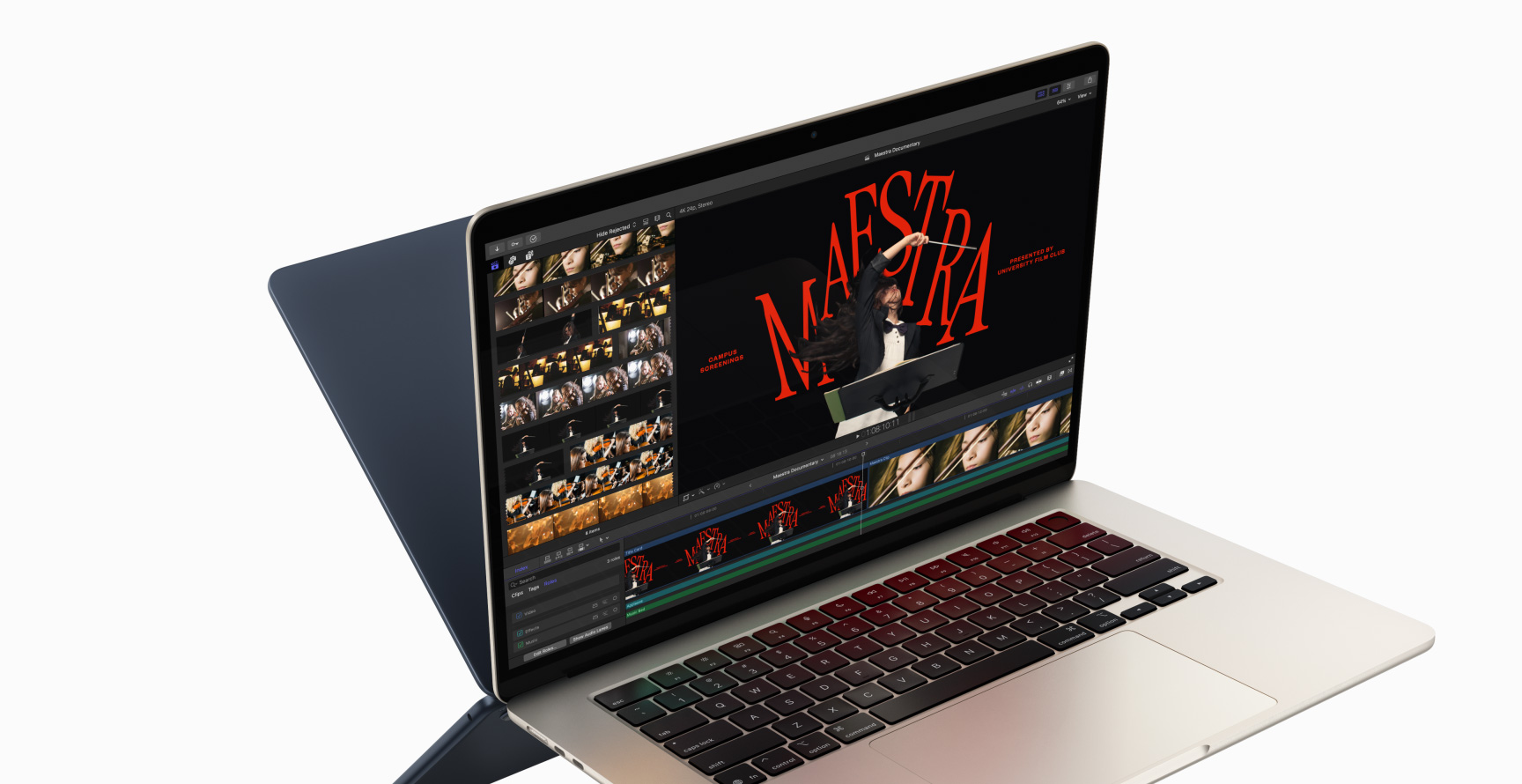 MacBook Airil on kuvatud videotöötlust rakenduses Final Cut Pro, et esitleda M4 kiibi võimekust - esimese tagant paistab teise MacBook Airi tagakülg, mis paistab kui peegelpilt