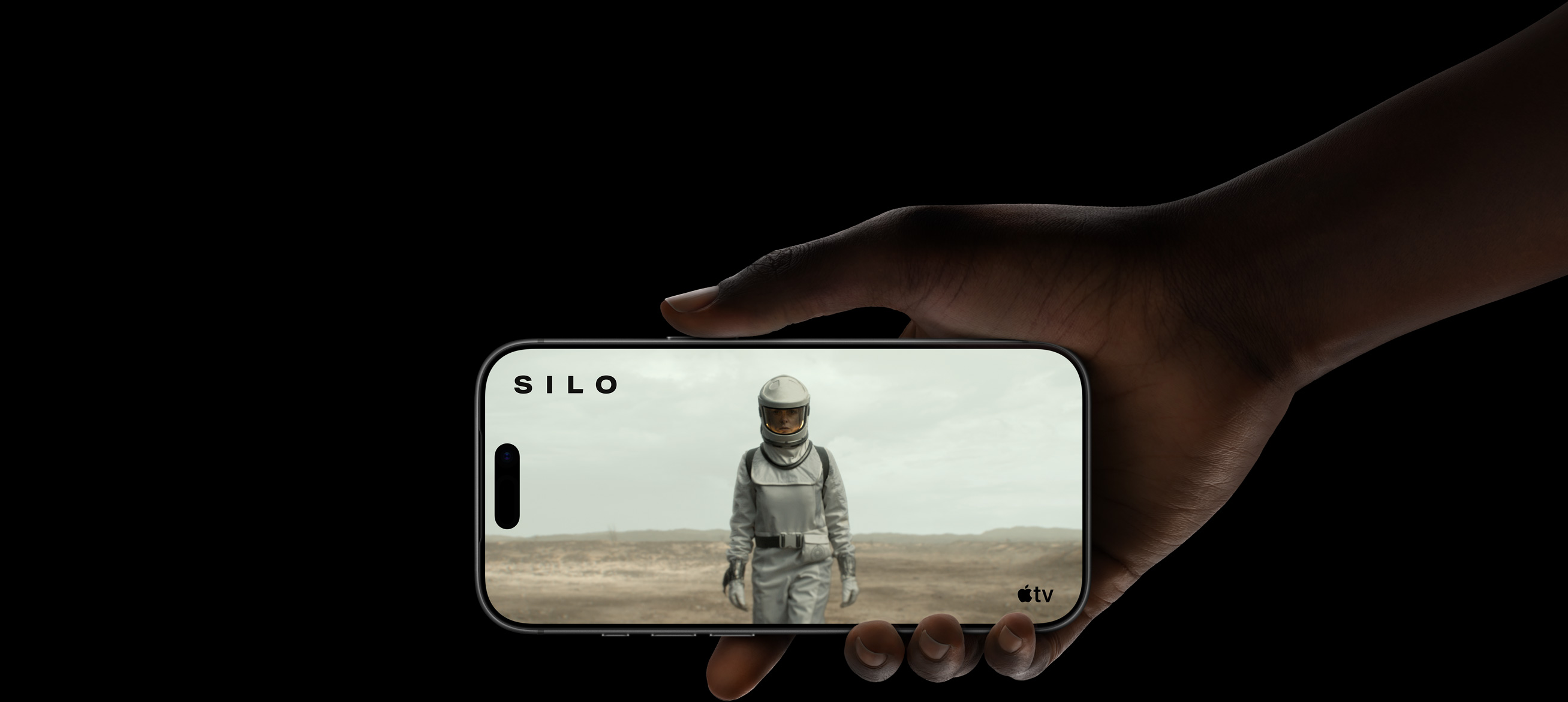 Una escena de la serie Silo de Apple TV+ que demuestra la prolongada autonomía del iPhone 17 Pro