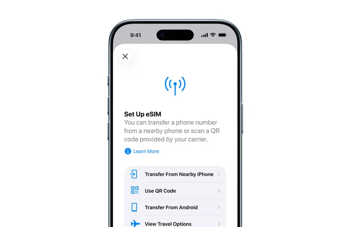iPhone Air 機身正面，展示使用設定流動網絡功能，透過 eSIM 輕鬆轉移電話號碼。