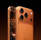 iPhone 17 Pro, color naranja cósmico, parte posterior en ángulo, sistema de cámaras Pro Fusion en el módulo superior, botón de Control de la Cámara, parte lateral del frente, diseño todo pantalla, Botón de Acción y botones de volumen