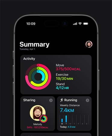 iPhone 17, fitnesa kopsavilkums, aktivitātes riņķi,  kustību, treniņu un kājās piecelšanās mērījumi, aktivitāšu atklāšana draugiem, iknedēļas skriešanas statistika