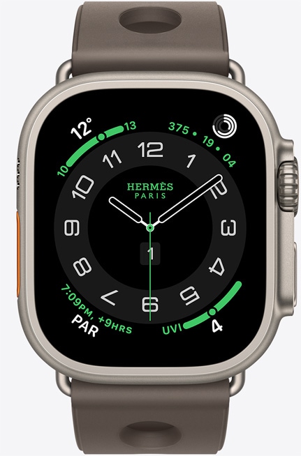 Apple Watch Hermès Ultra 3، إطار من التيتانيوم الطبيعي، واجهة الساعة Hermès Circulaire، الإضافات: الطقس، وحلقات النشاط، والوقت في باريس، ومؤشر الأشعة فوق البنفسجية، الجزء الخارجي الأيمن، التاج الرقمي، الميكروفون، الزر الجانبي النافر، حزام Scub'H Diving بلون تيتانيوم طبيعي