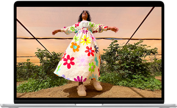 جهاز MacBook Air ‏يعرض شاشة ريتنا ليكويد