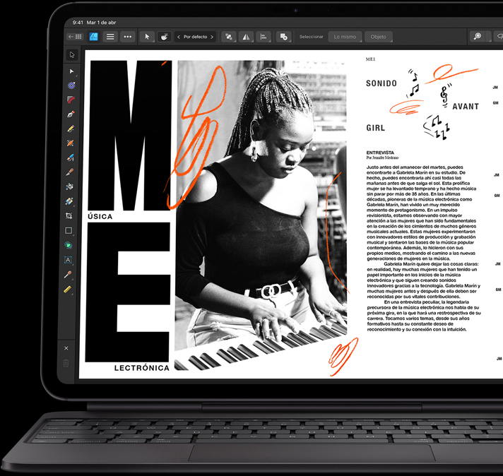 Un iPad Pro, parte frontal, posición horizontal, color negro espacial, conectado a un Magic Keyboard, abierto, parte frontal, posición horizontal, negro, la pantalla del iPad Pro muestra que se está editando un artículo