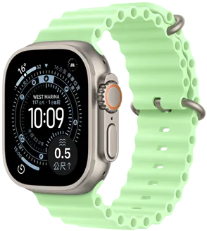 原色鈦金屬錶殼搭配霓虹綠色海洋錶帶的 Apple Watch Ultra 3，展示定向越野錶面的複雜功能，以及右側的數位錶冠、麥克風和側邊按鈕