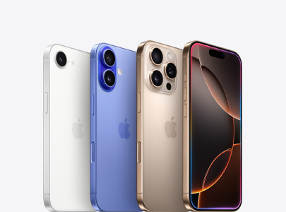 iPhone 16e in Weiß, iPhone 16 in Ultramarin, iPhone 16 Pro in Titan Wüstensand und ein nach vorne gerichtetes iPhone Display