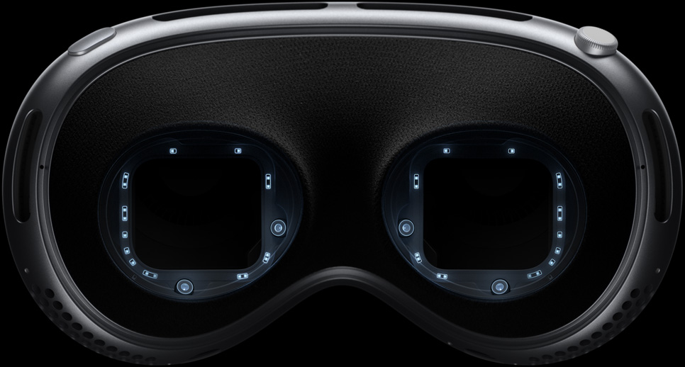 Apple Vision Pro 내부의 모습. 정밀한 눈 추적을 가능하게 하는 LED와 적외선 카메라를 강조하고 있습니다.