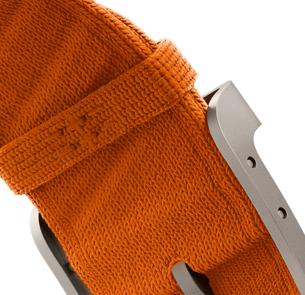 Apple Watch Hermès Ultra 3，配搭 Orange 橙色 En Mer 錶帶及原色配件
