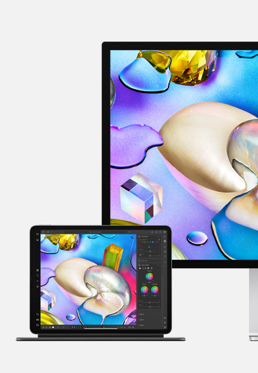 Sebuah iPad dan Studio Display yang menampilkan karya seni yang sama.