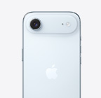 天藍色 iPhone Air 機身背面，展示上方擴展平台處的融合主相機系統