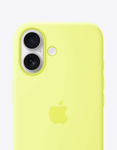 Parte de trás do iPhone 17 com capa amarela de silicone, sistema de câmera Fusion no canto superior esquerdo e logotipo da Apple no centro