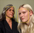 O recurso Palco Central para fotos em uso destaca os rostos de três pessoas