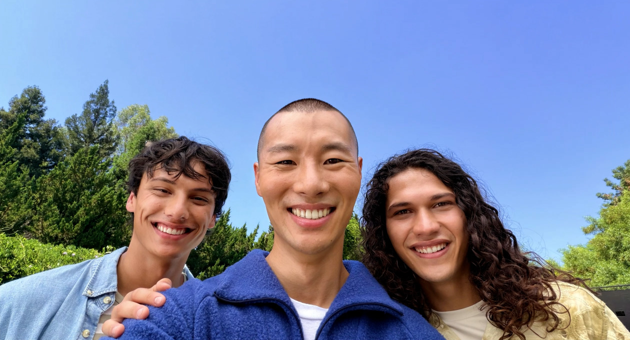 Selfie em grupo com o recurso Palco Central para fotos.