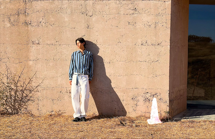 Ferramenta de Limpeza em uso, destacando um cone de trânsito para ser removido de uma foto