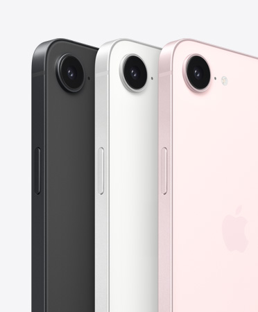 iPhone 17e, från baksidan och sidan i svart, från baksidan och sidan i vitt och från baksidan och sidan i blekrosa, Fusion-kamera upptill, sidoknapp