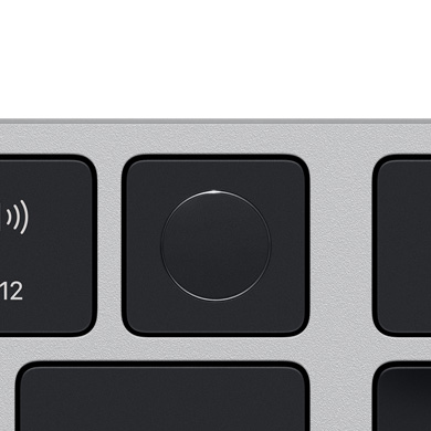 Widok z bliska na umieszczony w klawiaturze Magic Keyboard czytnik Touch ID