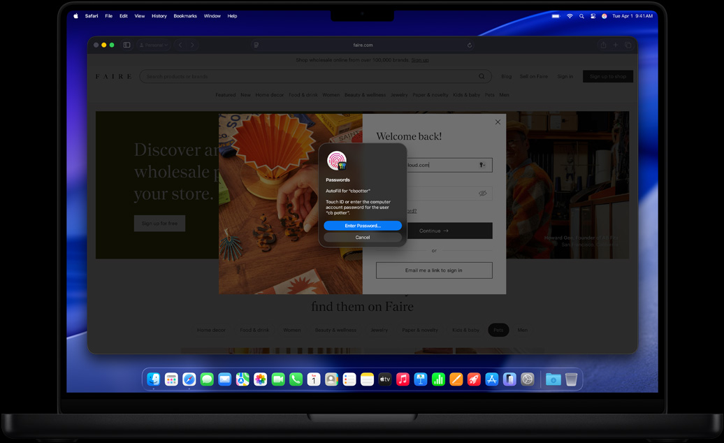 一位使用者在 Safari 中瀏覽網頁，系統提示使用 Touch ID 登入網站
